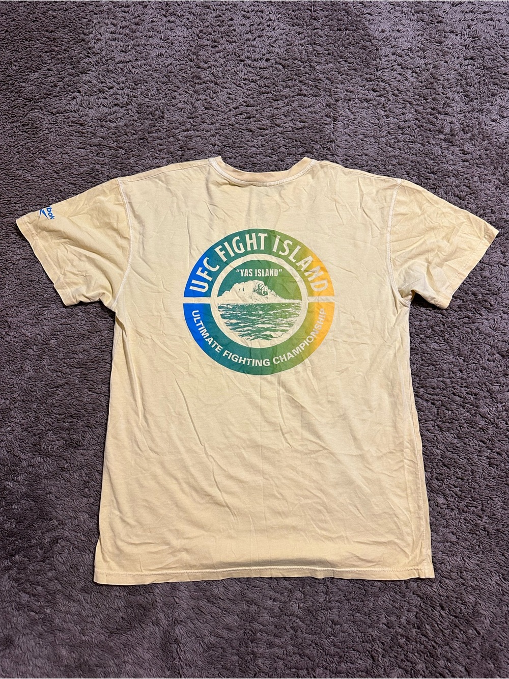 Vintage UFC “fight island” shirt 00s size large